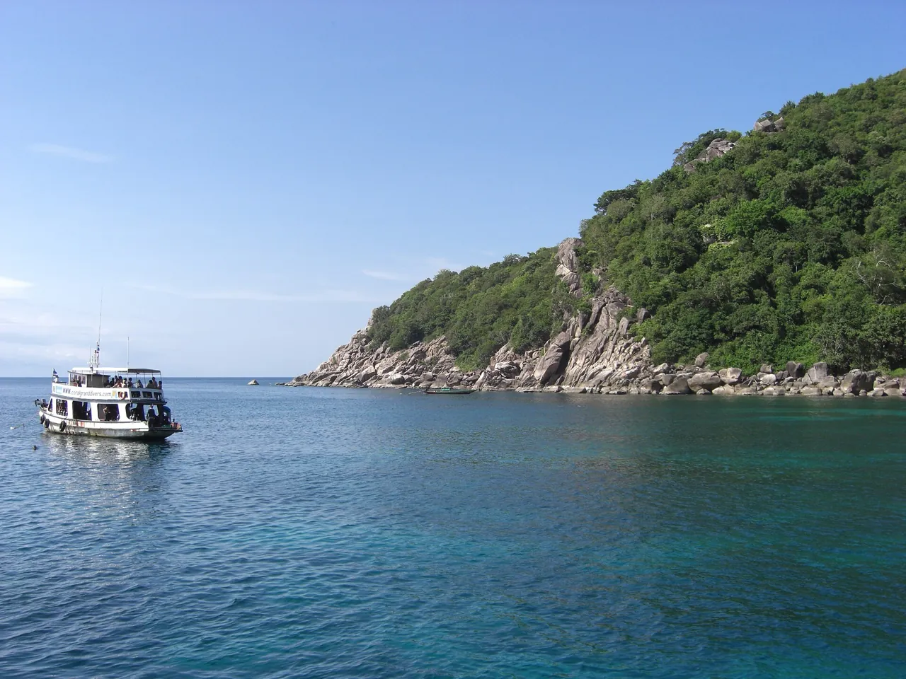 Mango Bay and a dive boat